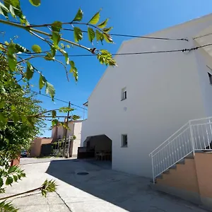 Tim Apartman Trogir